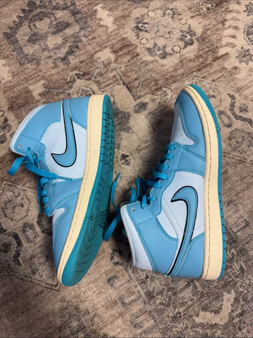 Nike Air Jordan 1 Mid Men's Sneakers - Light Blue/Turquoise